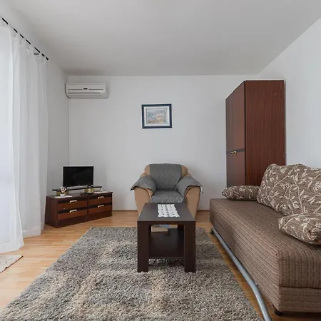 Apartment Vlado *