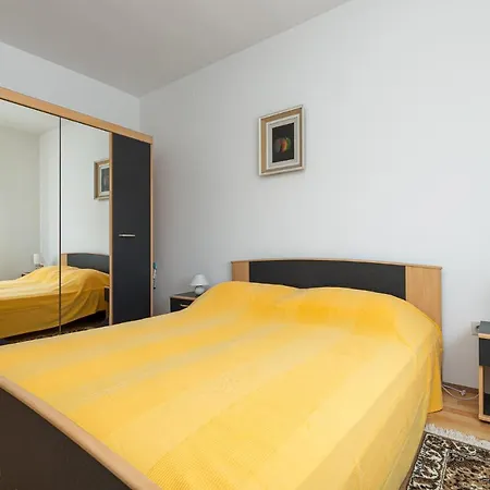 Apartment Vlado *