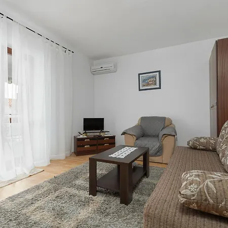 Apartment Vlado *